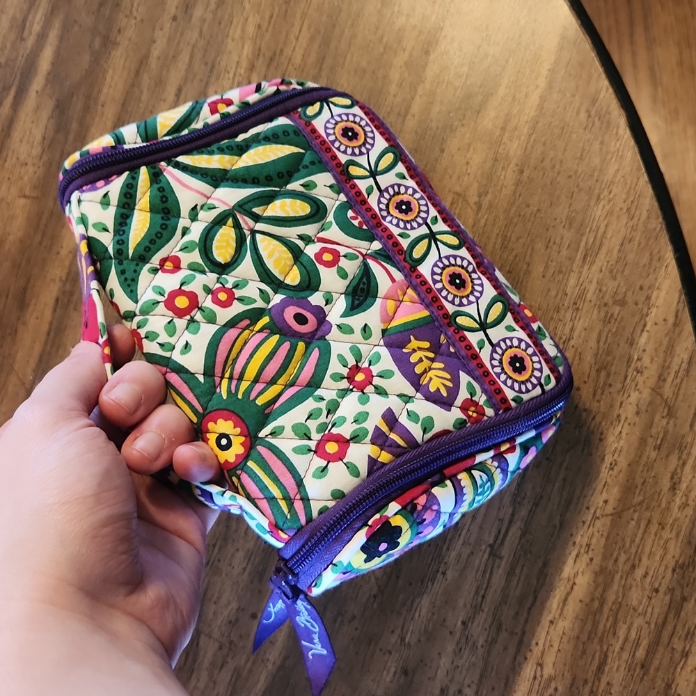 Vera Bradley cosmetic travel case - Picture 4 of 4